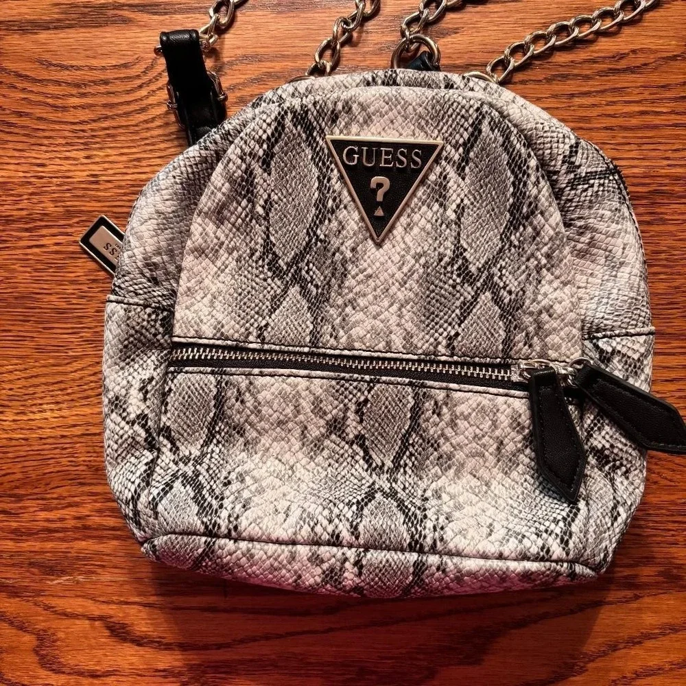 Guess Backpack Purse‎ Grey Snakeskin design Small Chain straps - Picture 2 of 10